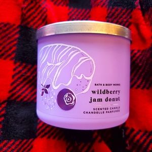 Bath & Body Works 3 Wick Candle ( Wildberry Jam Donut )